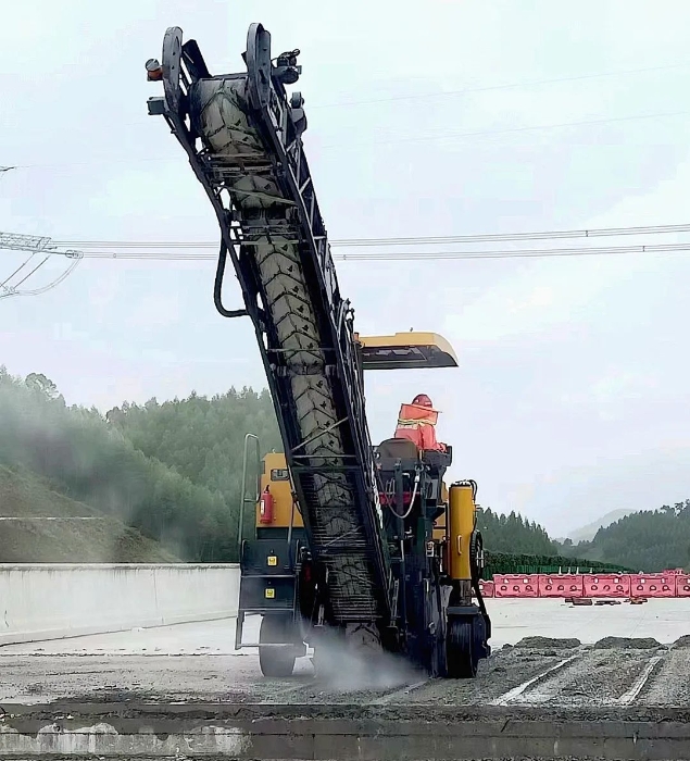 靠譜！徐工銑刨機化身“護路使者”助力巴平高速建設！