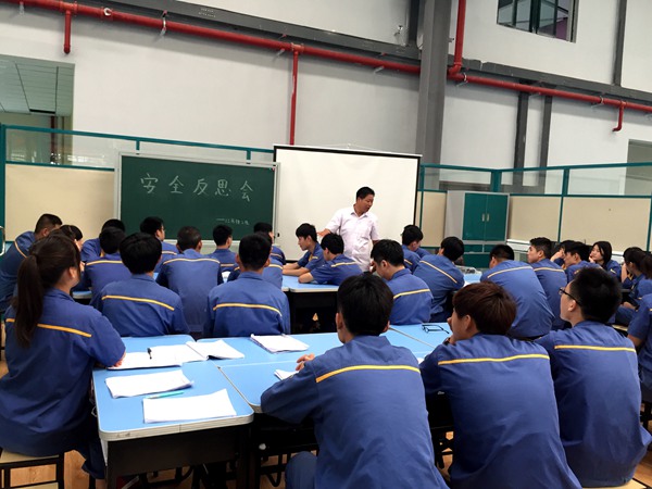 定期開展安全教育與反思，做到“四不傷害”