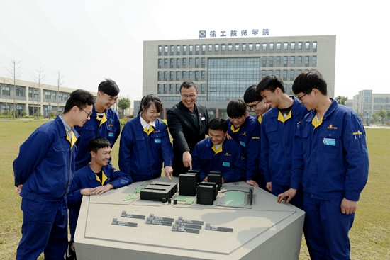 14數控加工班——曬曬我的“全家?！? /></div>
              <div class=