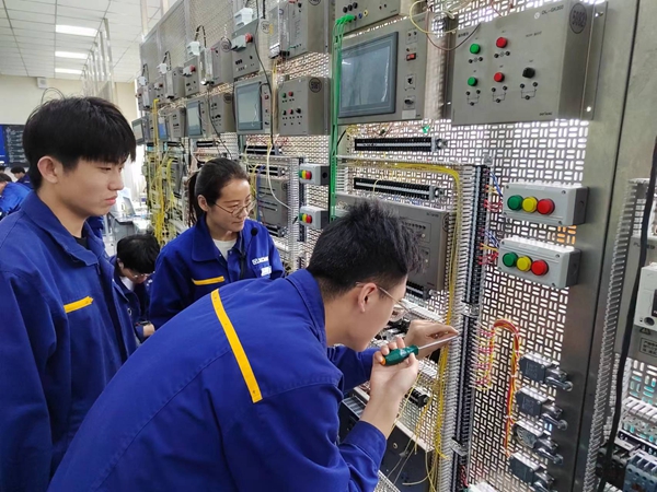 機電一體化技術（初中起點 高級工班）