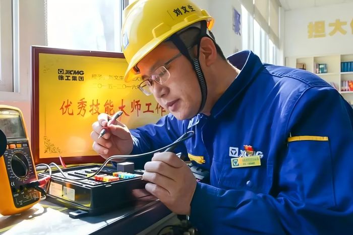 學院優秀畢業生劉文生獲評江蘇省企業首席技師