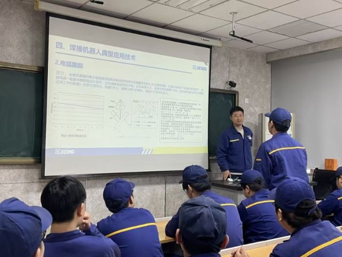 校企聯動共探智造前沿 | 徐工專家進校園賦能產教融合新生態